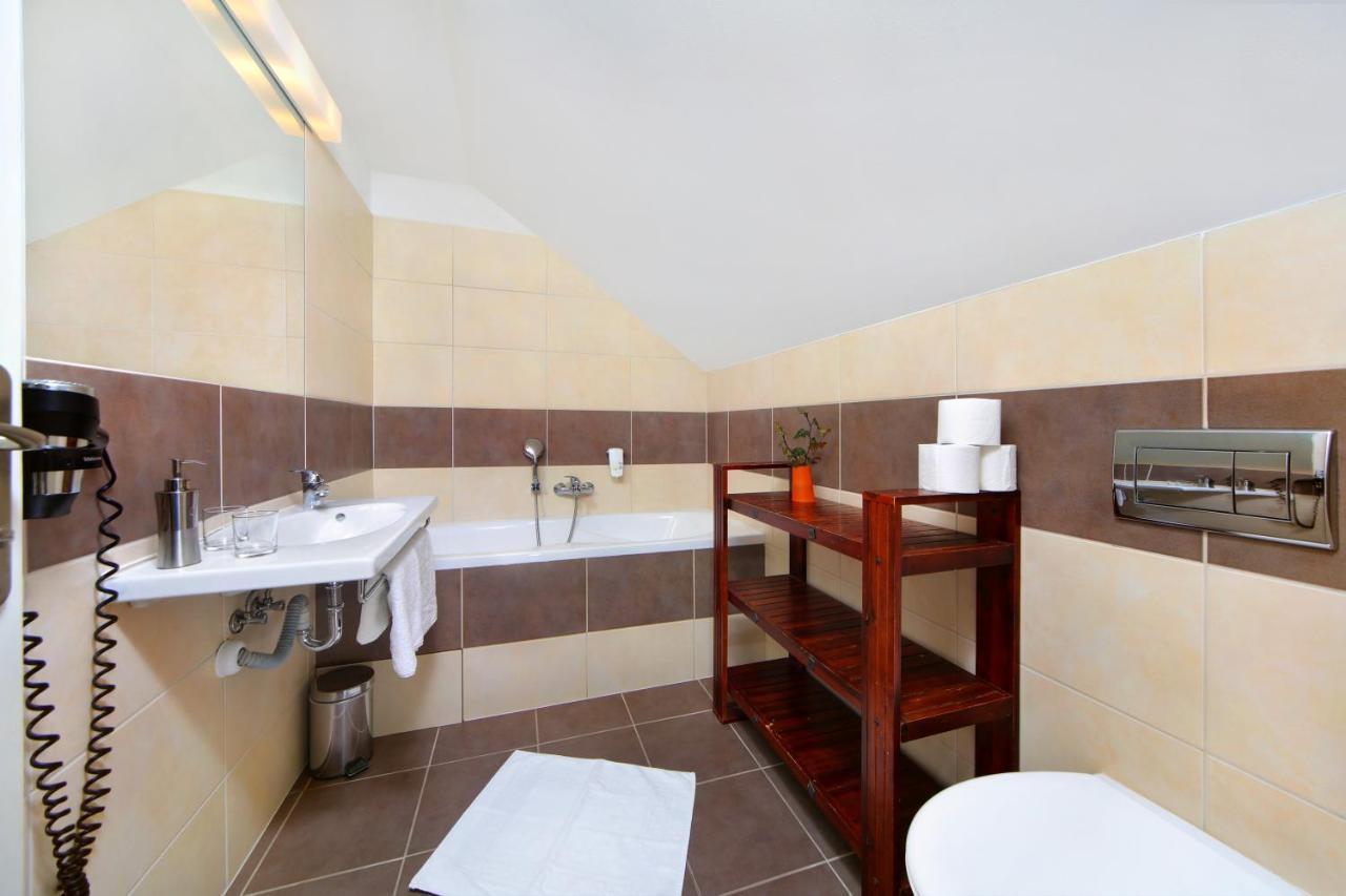 Hotel Erika Spindleruv Mlyn Bagian luar foto